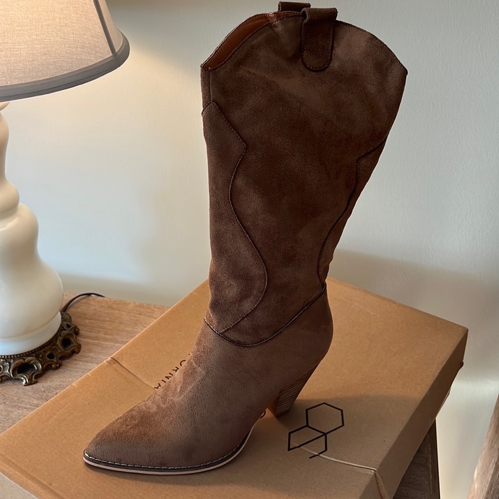 Oasis society western lasso faux suede boot size 9